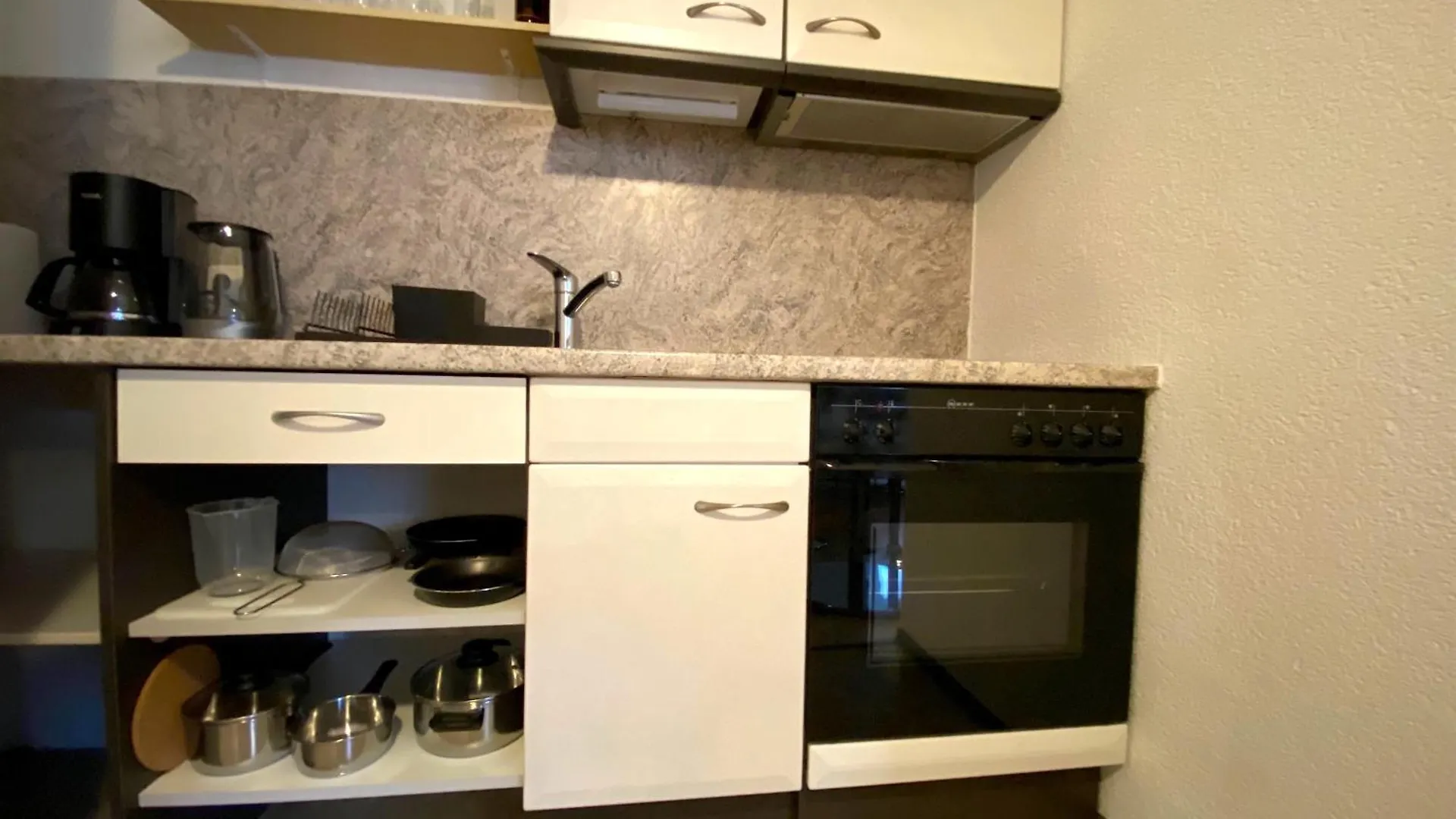 Charmante, Ruhige Wohnung In Innsbruck Apartment