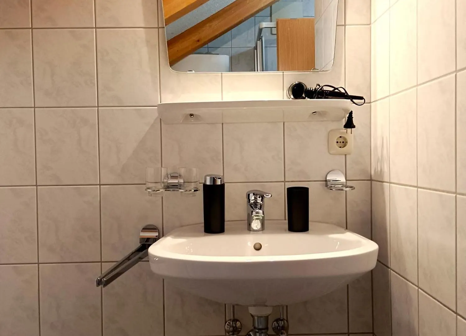 Charmante, Ruhige Wohnung In Innsbruck Apartment
